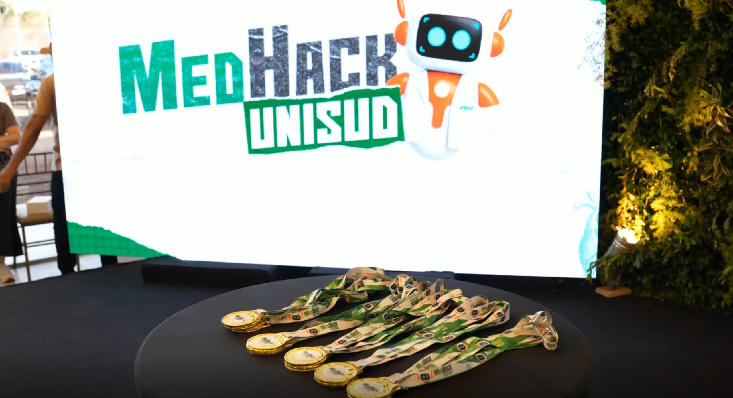 Estudiantes de Medicina presentan soluciones tecnológicas en MedHack UNISUD 2026